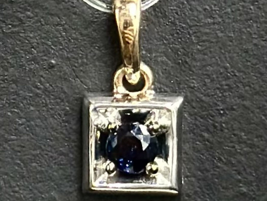 На фото Золотые подвески в Казахстане №подвеска из белого золота с сапфиром вес 0.84 г:     .