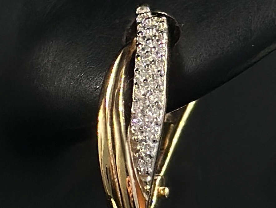 На фото Золотые серьги  №серьги из красного золота с фианитом вес 3.39 г:     .