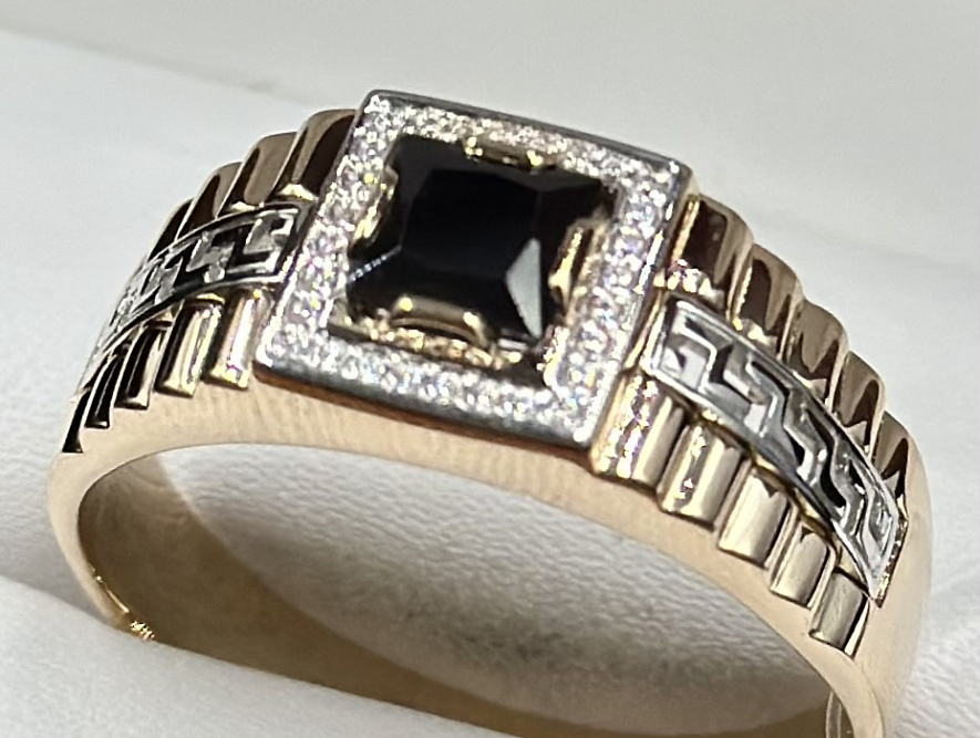 На фото Золотые печатки в Казахстане №печатка из белого золота с фианитом 24 вес 8.64 г:     .