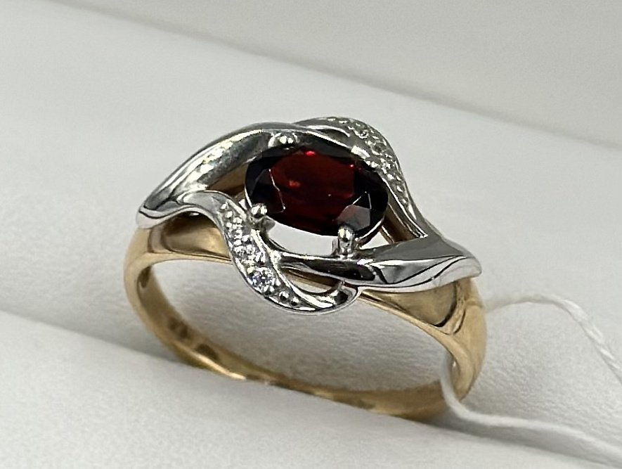 На фото Золотые кольца в Казахстане №кольцо из белого золота с фианитом и гранатом 17 вес 2.79 г:     .