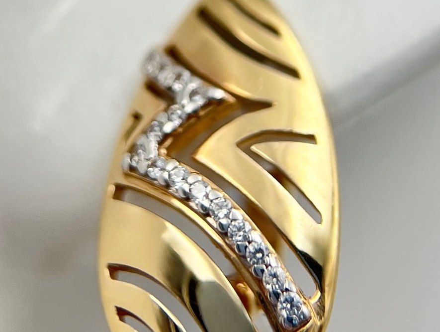 На фото Золотые серьги  №серьги из красного золота с фианитом вес 4.51 г:     .