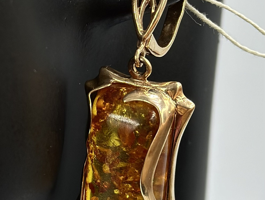 На фото Золотые серьги  №серьги из красного золота с янтарем вес 12.95 г:     .