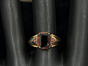 На фото Золотые кольца в Казахстане №кольцо из красного золота с фианитом и гранатом 18 вес 2.97 г:     .