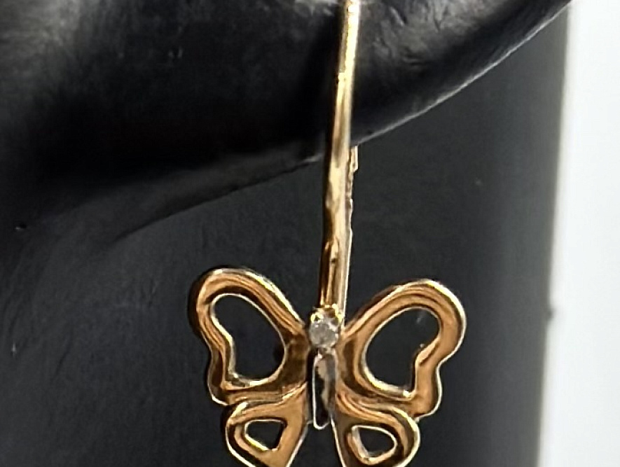 На фото Золотые серьги  №серьги из белого золота с бриллиантом вес 0.85 г:     .