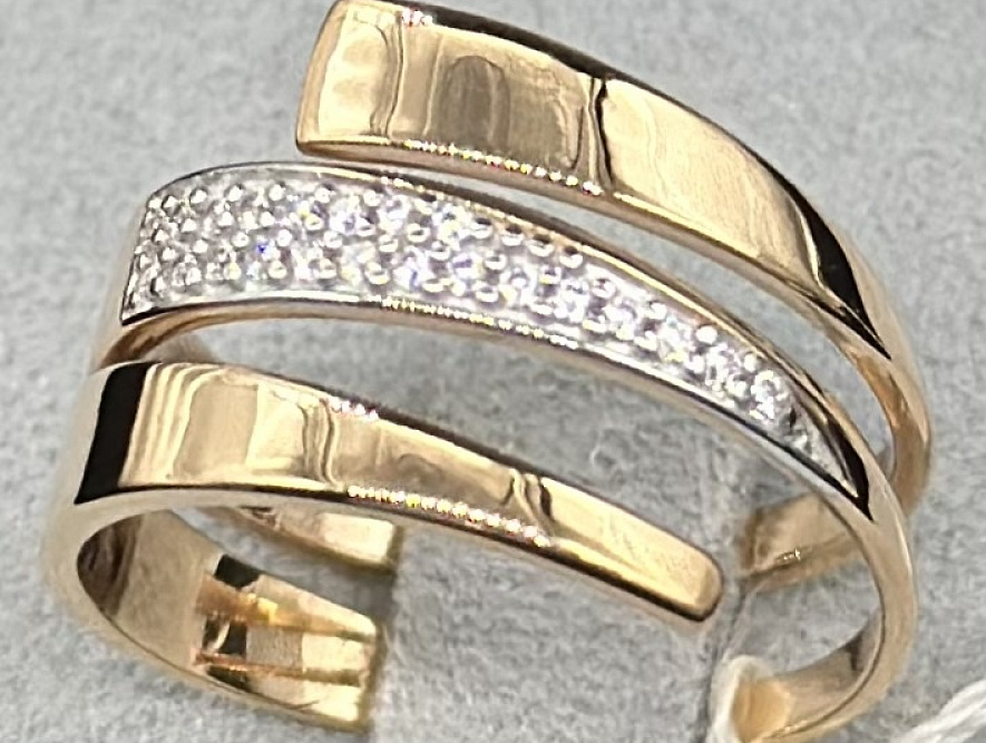 На фото Золотые кольца в Казахстане №кольцо из красного золота с фианитом 17.5 вес 4.08 г:     .