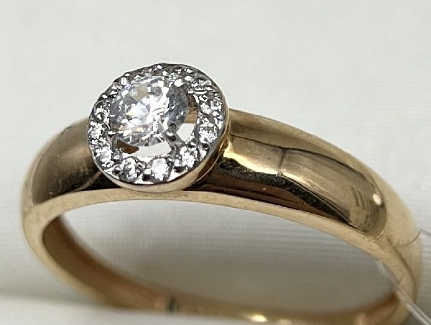 На фото Золотые кольца в Казахстане №кольцо из красного золота с фианитом 16.5 вес 1.56 г:     .