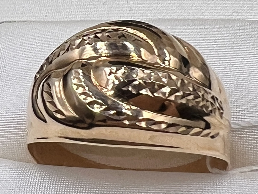 На фото Золотые кольца в Казахстане №кольцо из красного золота без вставки 20 вес 3.77 г:     .