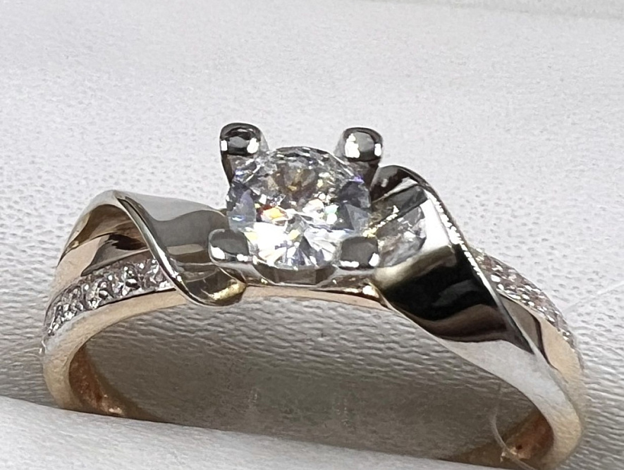 На фото Золотые кольца в Казахстане №кольцо из белого золота с фианитом 17.5 вес 2.27 г:     .