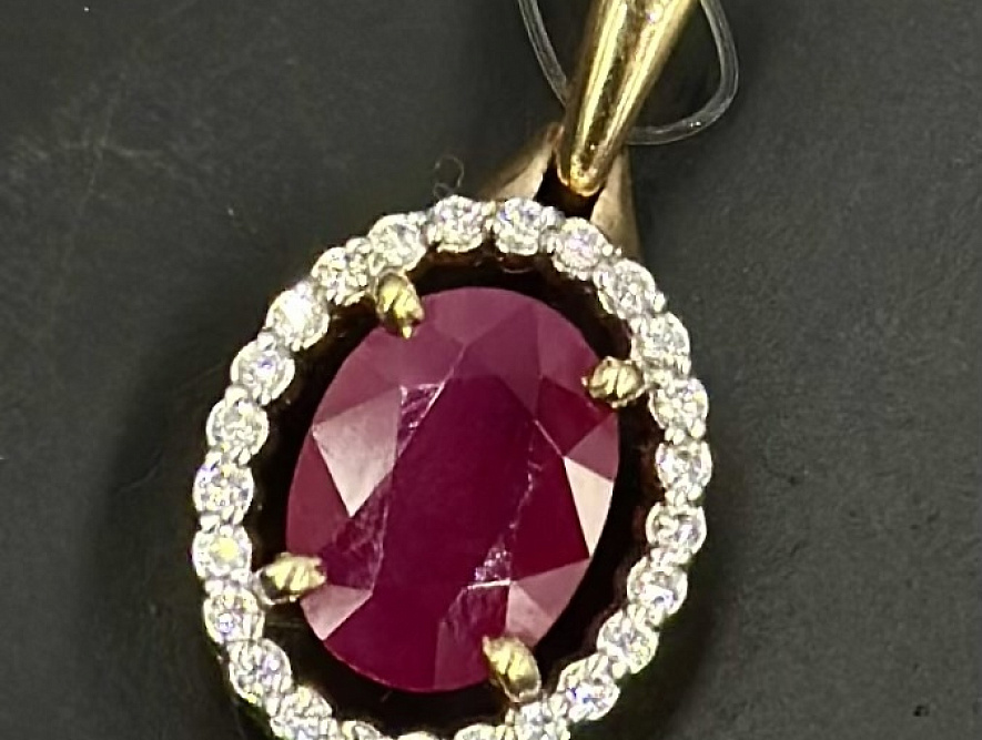 На фото Золотые подвески в Казахстане №подвеска из красного золота с бриллиантом и рубином вес 1.88 г:     .