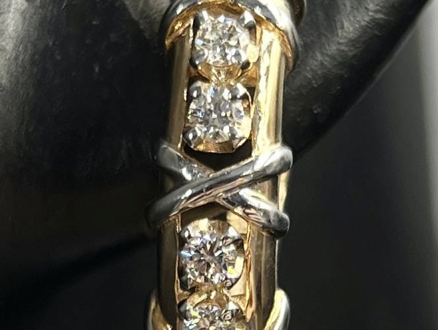 На фото Золотые серьги  №серьги из белого золота с бриллиантом вес 3.35 г:     .