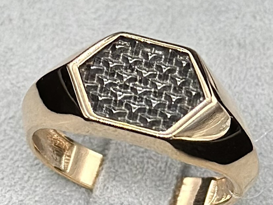 На фото Золотые печатки в Казахстане №печатка из красного золота без вставки 20 вес 5.07 г:     .