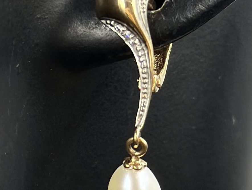 На фото Золотые серьги  №серьги из красного золота с жемчугом вес 3.53 г:     .