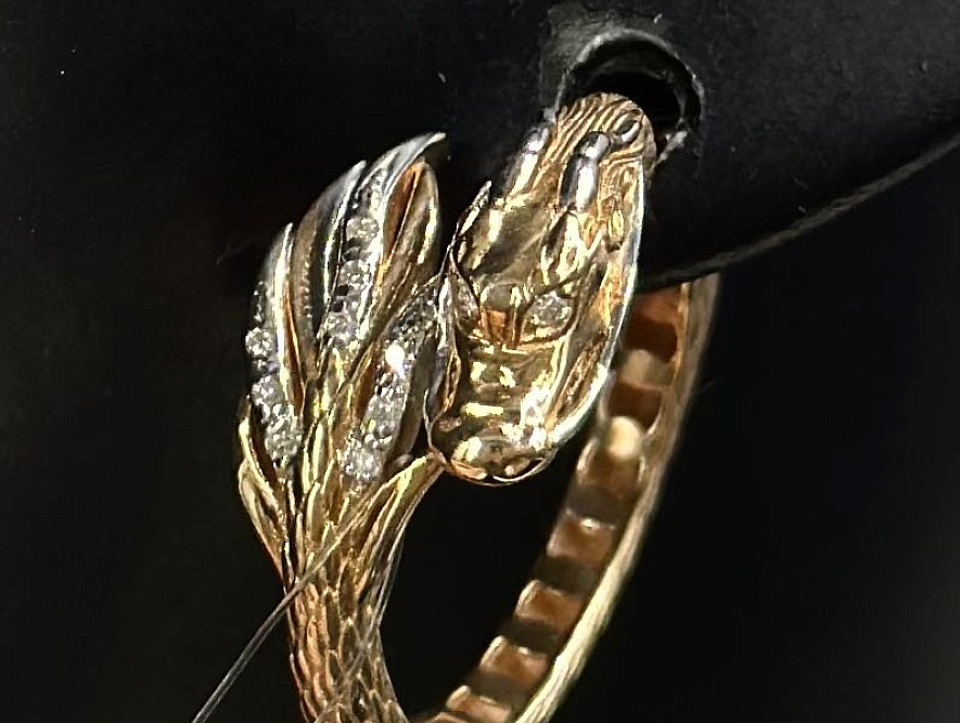 На фото Золотые серьги  №серьги из белого золота с бриллиантом вес 7.51 г:     .