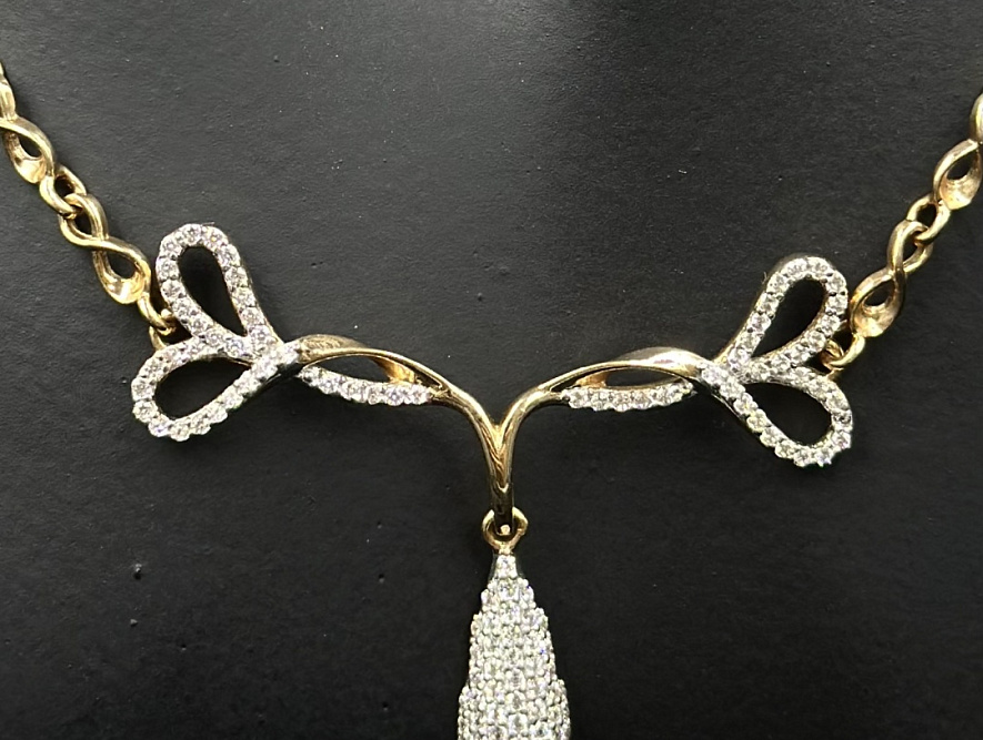 На фото Золотые колье в Казахстане №колье из красного золота с фианитом вес 12.94 г:     .