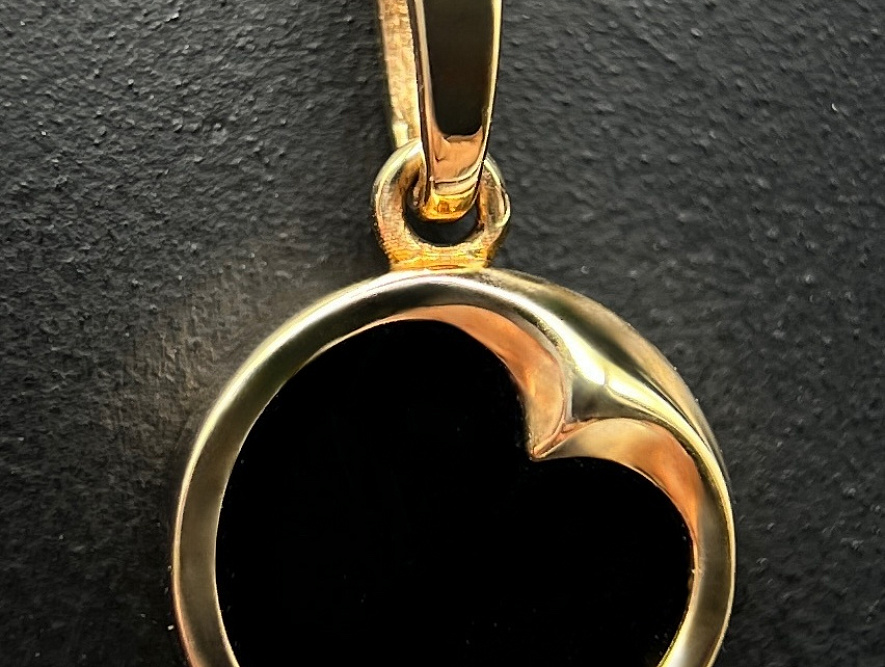 На фото Золотые подвески в Казахстане №подвеска из красного золота с ониксом вес 1.53 г:     .