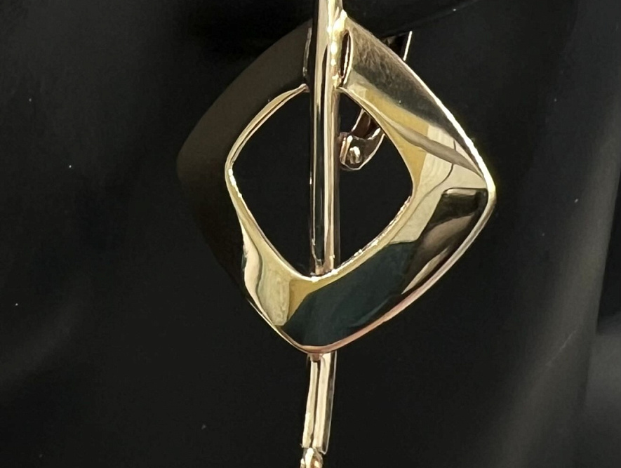 На фото Золотые серьги с янтарем в Казахстане №серьги из красного золота с фианитом вес 4.58 г:     .