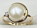 На фото Золотые кольца в Казахстане №кольцо из красного золота с жемчугом и фианитом 17 вес 2.28 г:     .