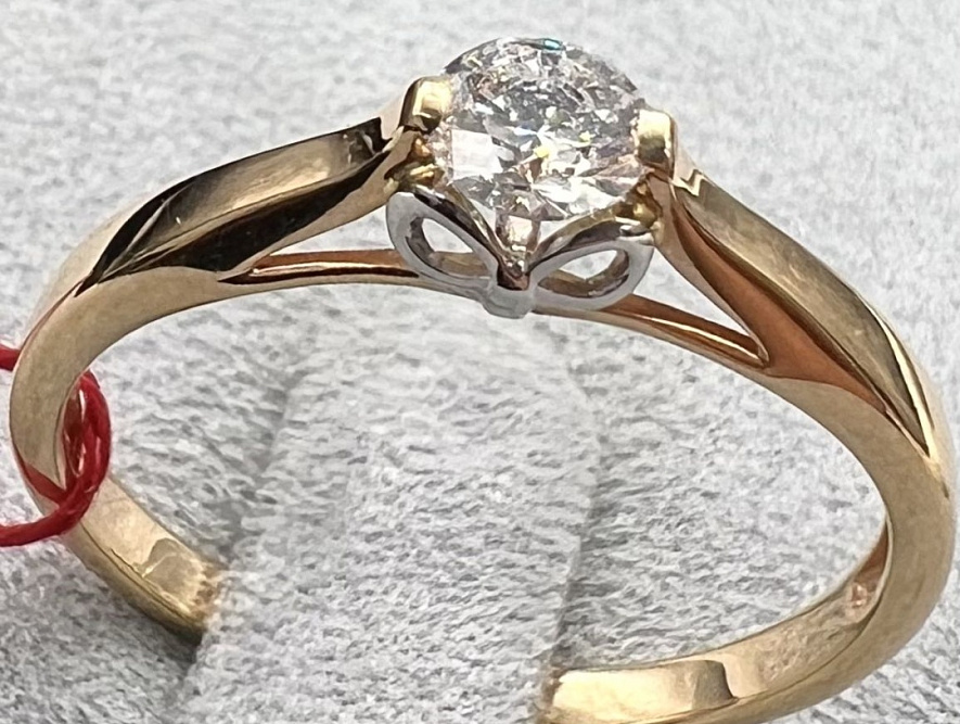 На фото Золотые кольца в Казахстане №кольцо из белого золота с бриллиантом 17.5 вес 1.86 г:     .