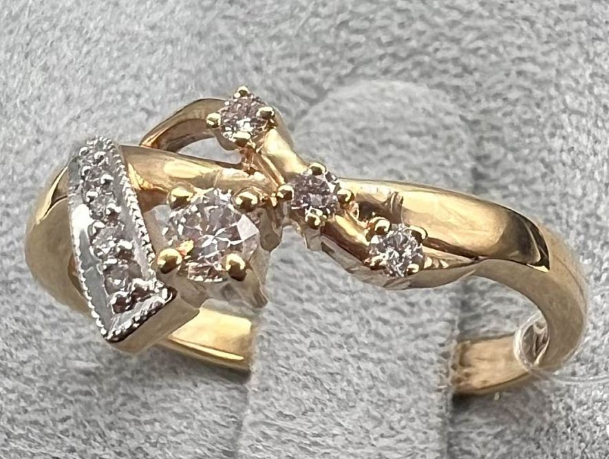 На фото Золотые кольца в Казахстане №кольцо из белого золота с бриллиантом 16.5 вес 2.31 г:     .