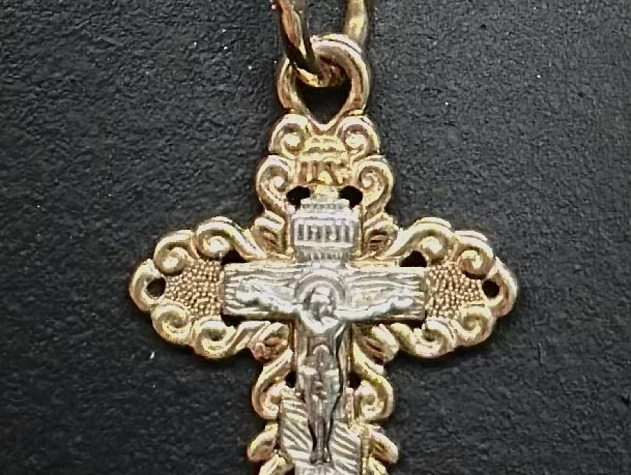 На фото Золотые кресты в Казахстане №крестик из белого золота без вставки вес 1.05 г:     .