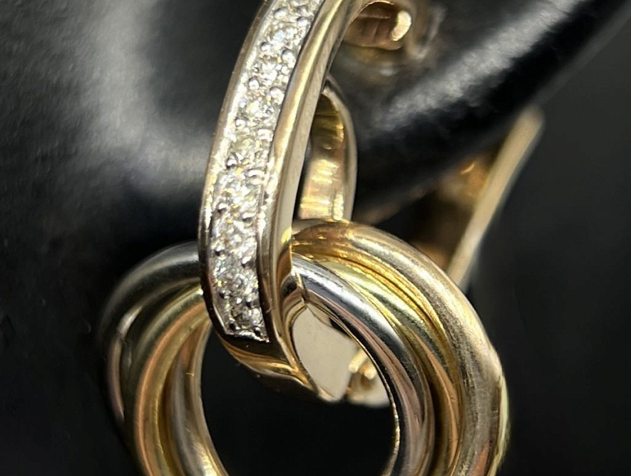 На фото Золотые серьги  №серьги из белого золота с бриллиантом вес 7.71 г:     .