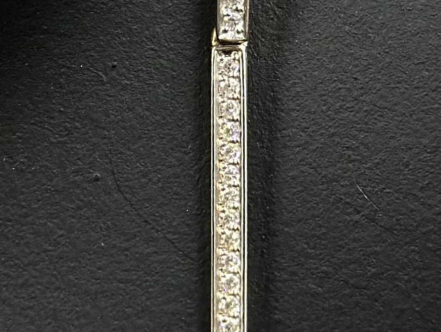 На фото Золотые подвески в Казахстане №подвеска из белого золота с фианитом вес 1.3 г:     .