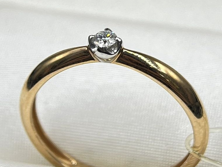 На фото Золотые кольца в Казахстане №кольцо из белого золота с бриллиантом 16 вес 1.19 г:     .