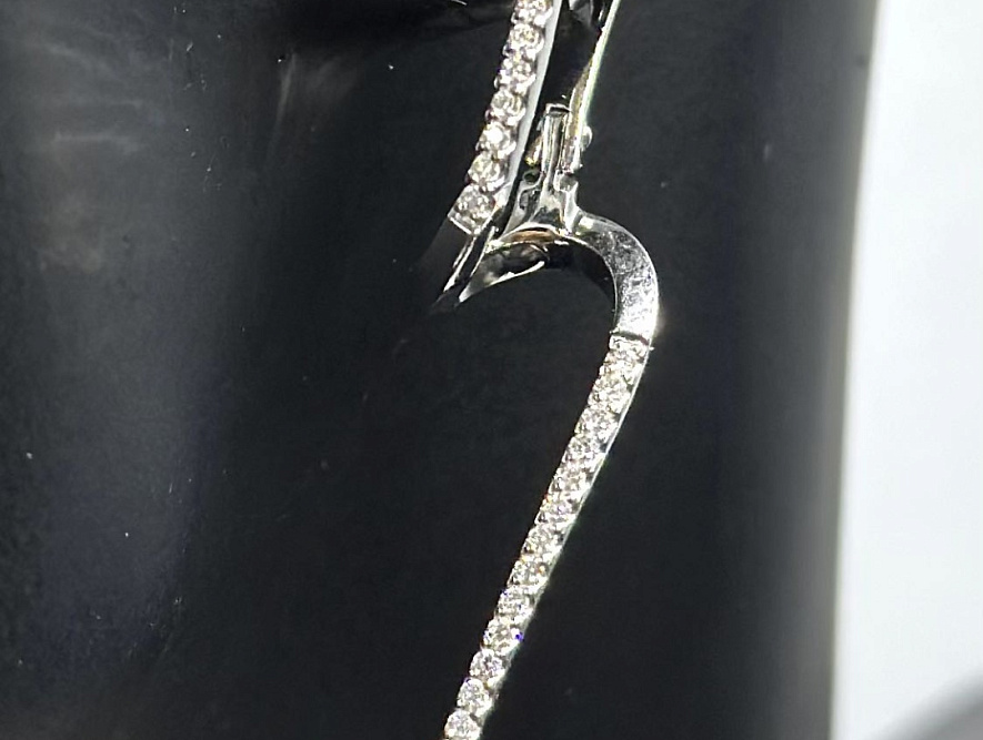 На фото Золотые серьги  №серьги из белого золота с бриллиантом вес 5.63 г:     .