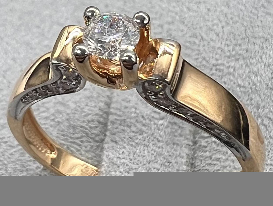 На фото Золотые кольца в Казахстане №кольцо из белого золота с бриллиантом 17.5 вес 2.77 г:     .