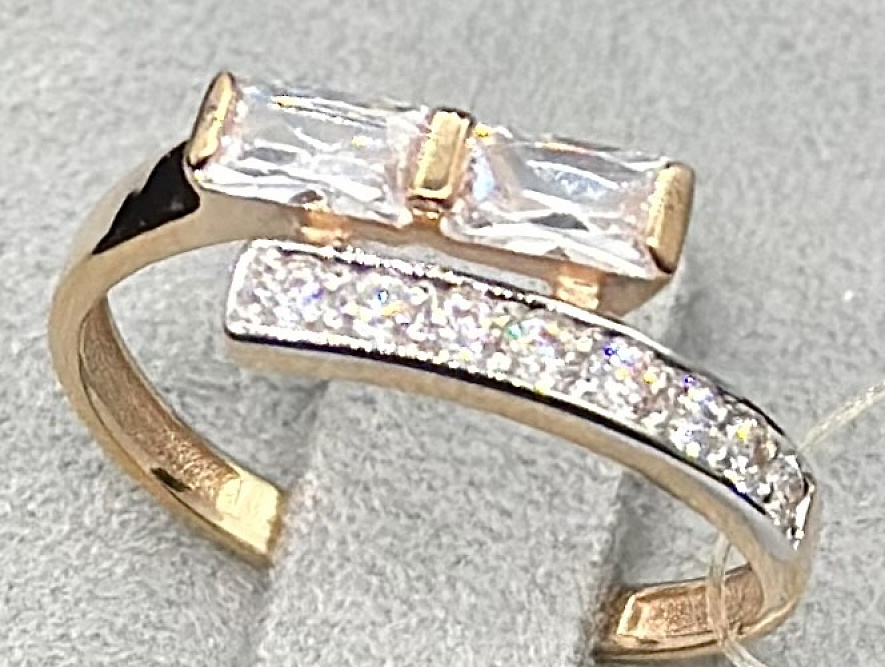 На фото Золотые кольца в Казахстане №кольцо из белого золота с фианитом 16.5 вес 1.83 г:     .