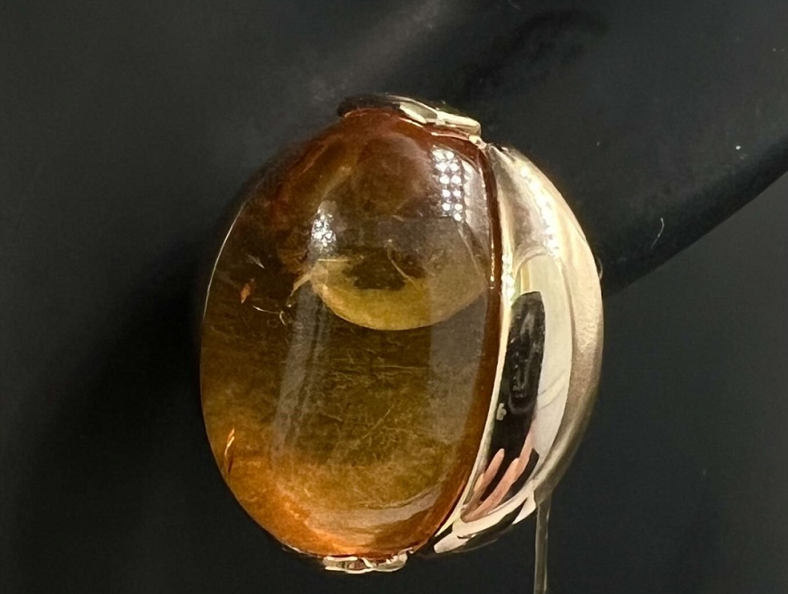 На фото Золотые серьги  №серьги из красного золота с янтарем вес 5.52 г:     .