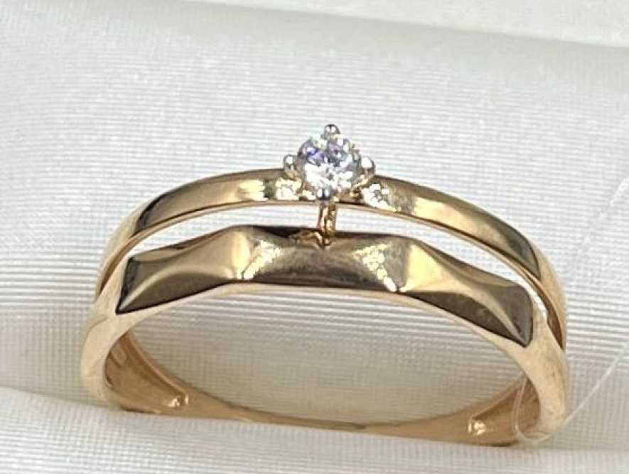 На фото Золотые кольца в Казахстане №кольцо из красного золота с фианитом 17 вес 1.62 г:     .