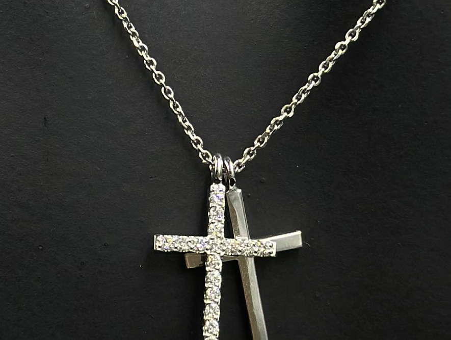 На фото Золотые колье в Казахстане №колье из белого золота с бриллиантом вес 3.4 г:     .