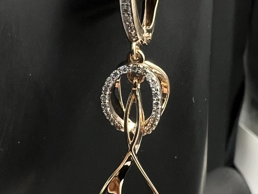 На фото Золотые серьги  №серьги из красного золота с фианитом вес 6.3 г:     .