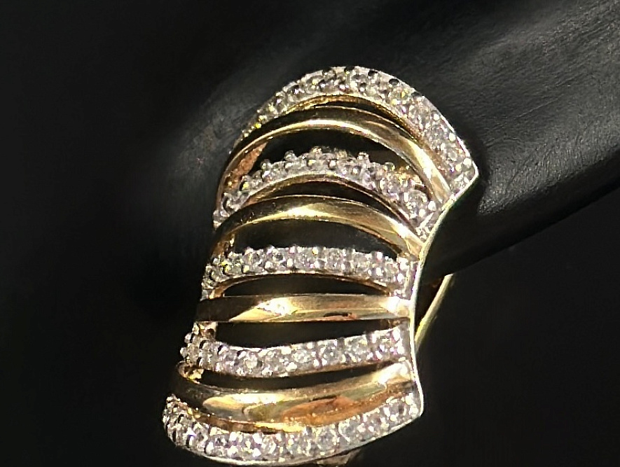 На фото Золотые серьги с янтарем в Казахстане №серьги из красного золота с фианитом вес 3.83 г:     .