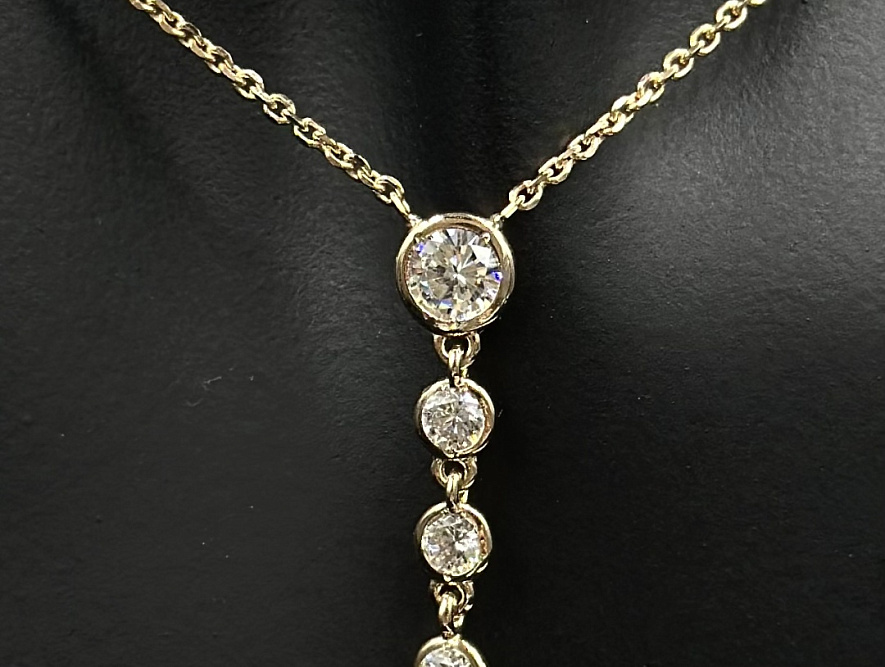 На фото Золотые колье в Казахстане №колье из красного золота с фианитом вес 3.87 г:     .