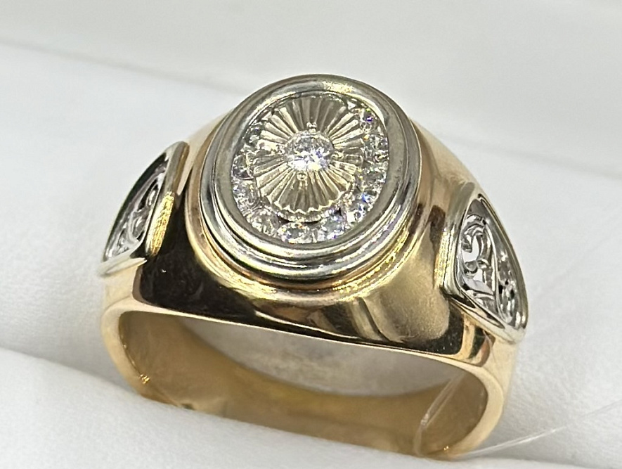 На фото Золотые печатки в Казахстане №печатка из белого золота с бриллиантом 20.5 вес 10.57 г:     .