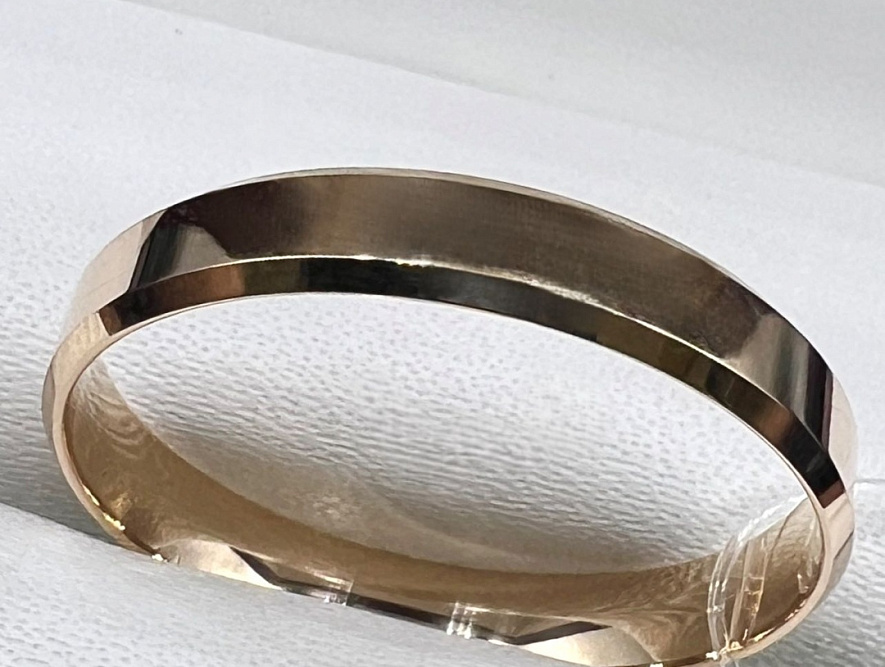 На фото Золотые кольца в Казахстане №обручальное кольцо из красного золота без вставки 20.5 вес 3.66 г:     .