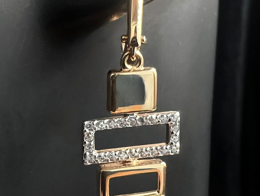 На фото Золотые серьги  №серьги из красного золота с фианитом вес 3.37 г:     .