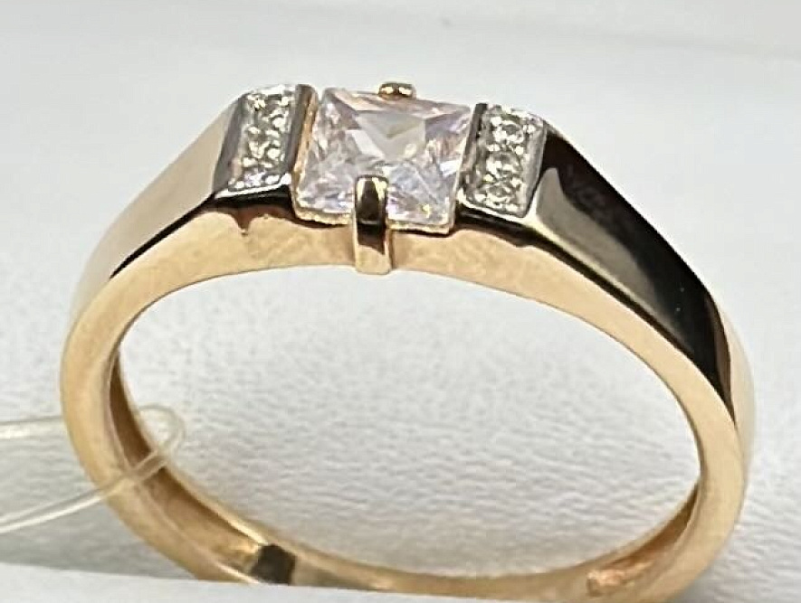 На фото Золотые кольца в Казахстане №кольцо из красного золота с фианитом 16 вес 1.93 г:     .