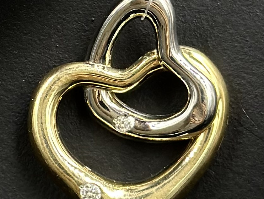 На фото Золотые подвески в Казахстане №подвеска из белого золота с бриллиантом вес 2.22 г:     .