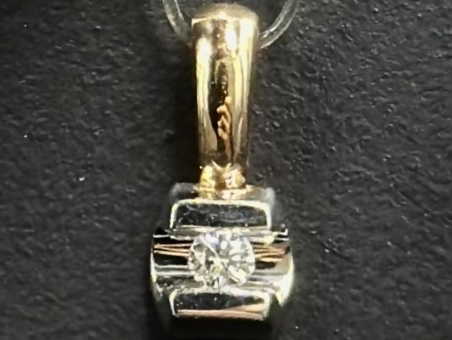 На фото Золотые подвески в Казахстане №подвеска из белого золота с бриллиантом вес 1.31 г:     .