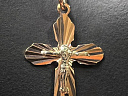 На фото Золотые кресты в Казахстане №крестик из красного золота без вставки вес 0.84 г:     .