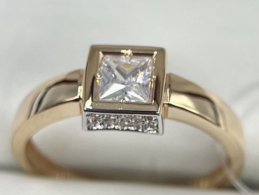 На фото Золотые кольца в Казахстане №кольцо из красного золота с фианитом 17.5 вес 2.29 г:     .