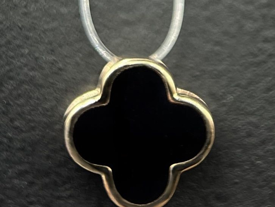 На фото Золотые подвески в Казахстане №подвеска из красного золота с эмалью вес 0.72 г:     .