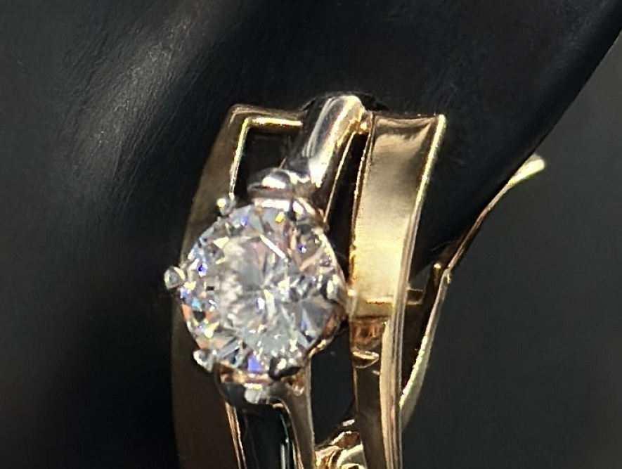 На фото Золотые серьги с янтарем в Казахстане №серьги из красного золота с фианитом вес 4.22 г:     .