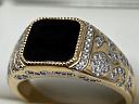 На фото Золотые печатки в Казахстане №печатка из красного золота с фианитом и ониксом 21 вес 6.07 г:     .