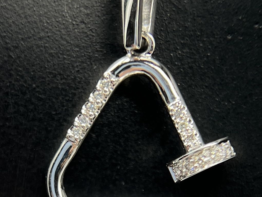 На фото Золотые подвески в Казахстане №подвеска из белого золота с бриллиантом вес 1.99 г:     .