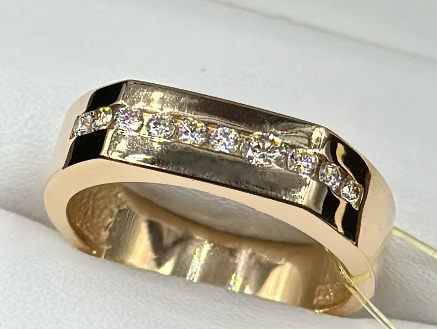 На фото Золотые печатки в Казахстане №печатка из красного золота с бриллиантом 20 вес 6.63 г:     .