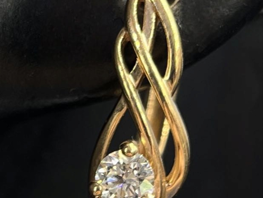 На фото Золотые серьги  №серьги из красного золота с бриллиантом вес 2.41 г:     .